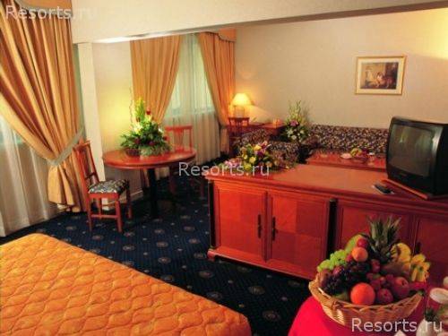 Ramada Continental Hotel 4